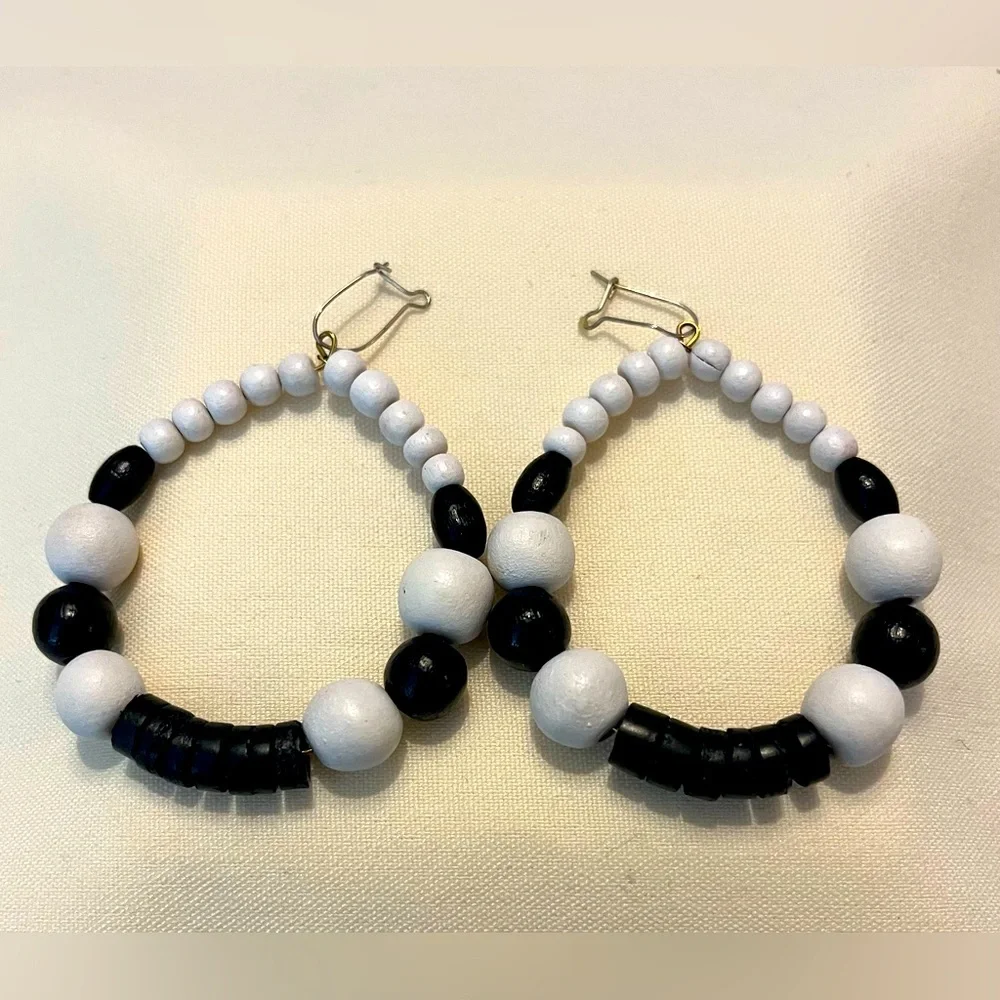 Black and White Beaded Hoop Earrings - Picture 16 of 16